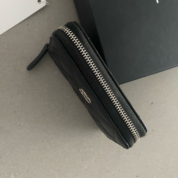 SOLD 🚫 Chanel Zippy Wallet - Picture 4 of 8